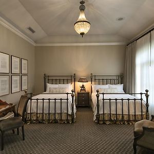 Classic Queen Room